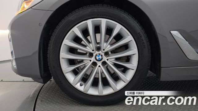 BMW 5-Series 520i Luxury