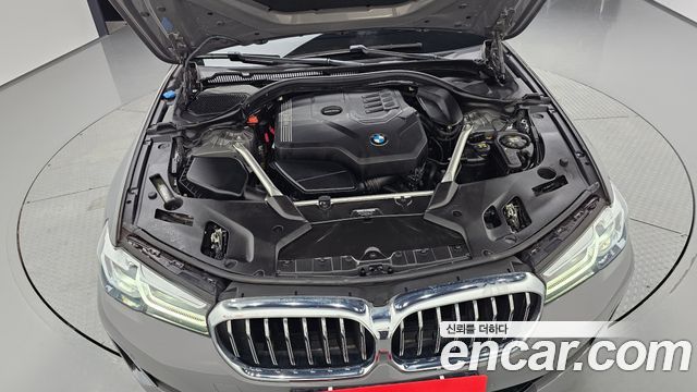 BMW 5-Series 520i Luxury