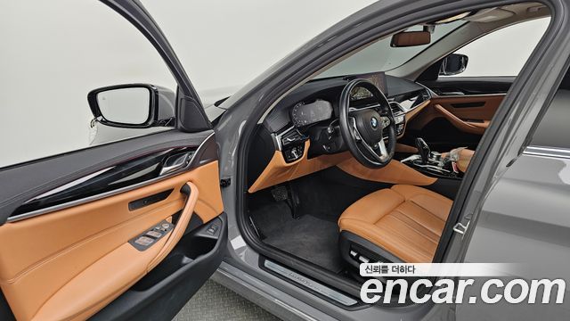 BMW 5-Series 520i Luxury