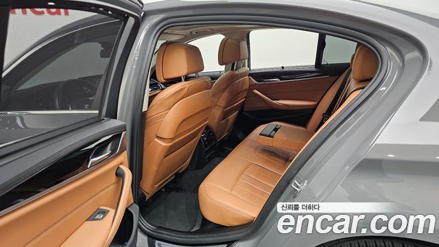 BMW 5-Series 520i Luxury
