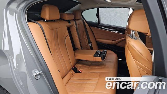 BMW 5-Series 520i Luxury