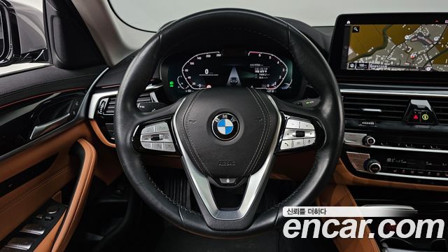 BMW 5-Series 520i Luxury