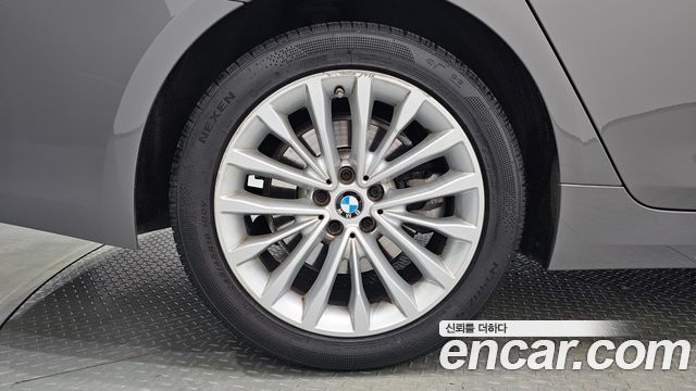 BMW 5-Series 520i Luxury