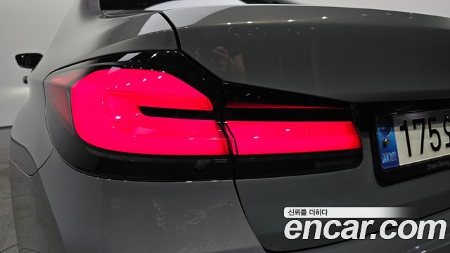 BMW 5-Series 520i Luxury