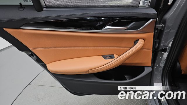 BMW 5-Series 520i Luxury