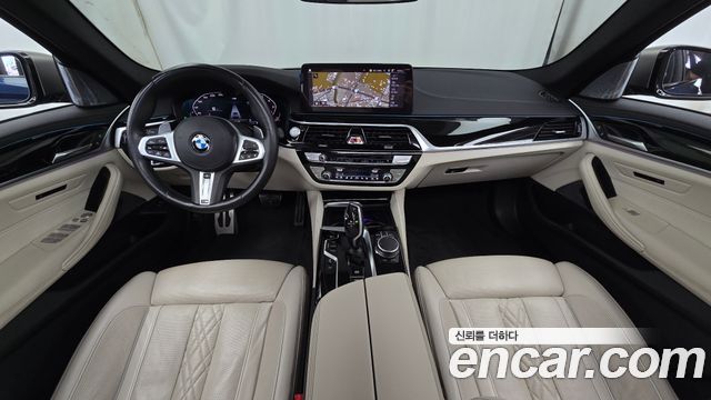 BMW 5-Series M550i xDrive