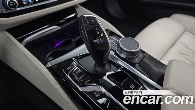 BMW 5-Series M550i xDrive