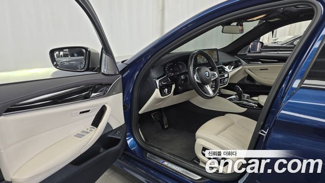 BMW 5-Series M550i xDrive