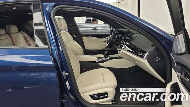 BMW 5-Series M550i xDrive
