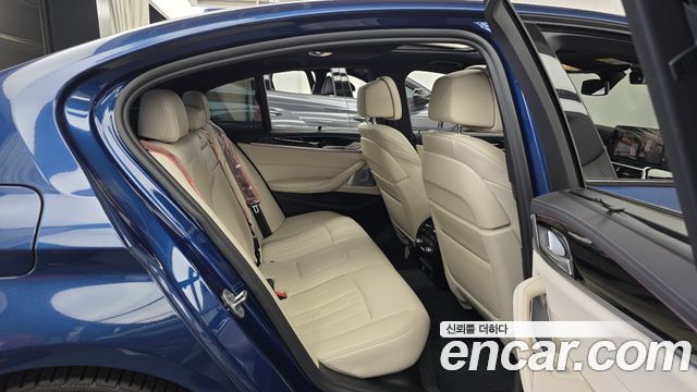 BMW 5-Series M550i xDrive