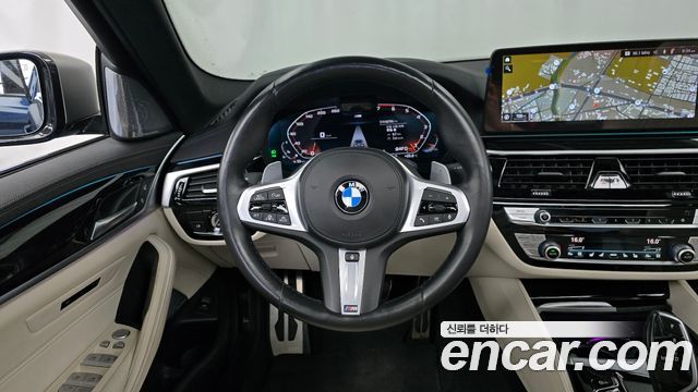 BMW 5-Series M550i xDrive