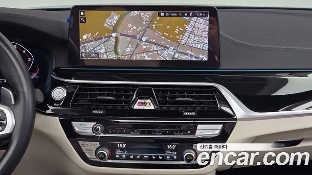 BMW 5-Series M550i xDrive