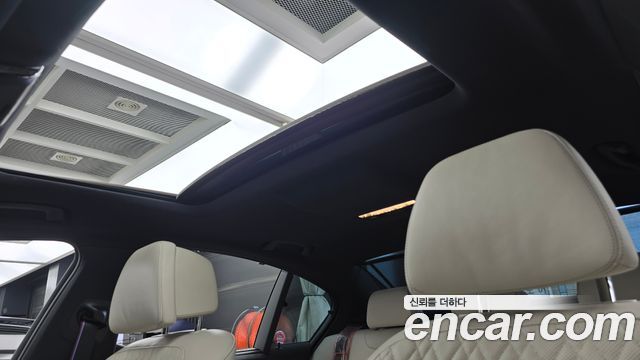 BMW 5-Series M550i xDrive