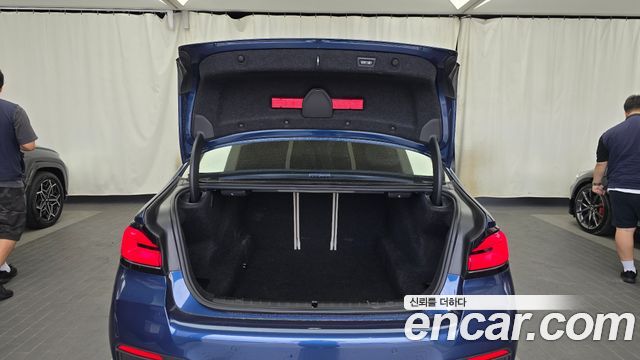 BMW 5-Series M550i xDrive