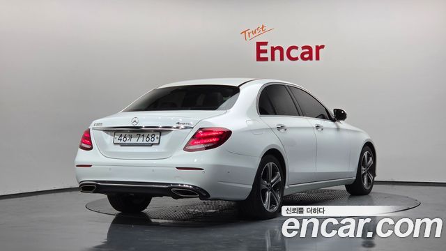 Mercedes-Benz E-Class E300 4MATIC Avnatgarde