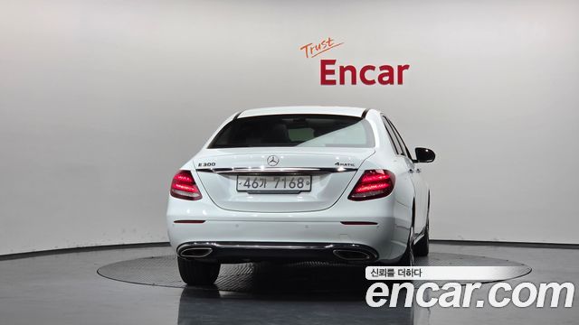 Mercedes-Benz E-Class E300 4MATIC Avnatgarde
