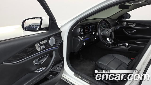 Mercedes-Benz E-Class E300 4MATIC Avnatgarde