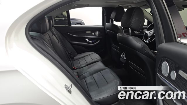 Mercedes-Benz E-Class E300 4MATIC Avnatgarde