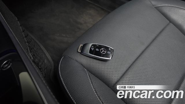 Mercedes-Benz E-Class E300 4MATIC Avnatgarde