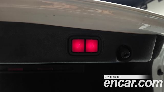 Mercedes-Benz E-Class E300 4MATIC Avnatgarde