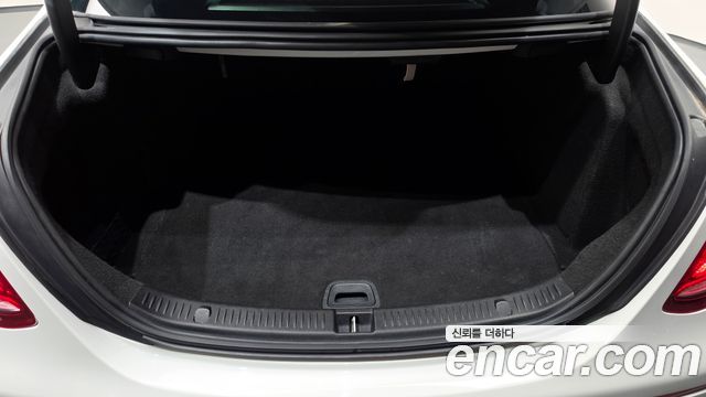 Mercedes-Benz E-Class E300 4MATIC Avnatgarde