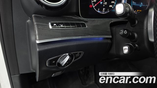 Mercedes-Benz E-Class E300 4MATIC Avnatgarde