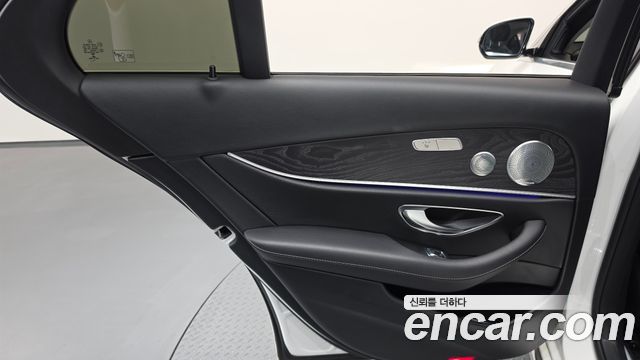 Mercedes-Benz E-Class E300 4MATIC Avnatgarde