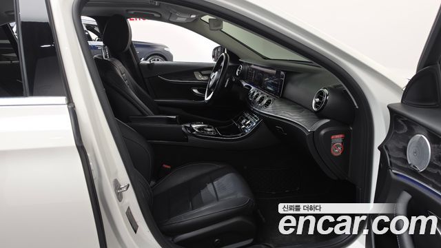 Mercedes-Benz E-Class E300 4MATIC Avnatgarde