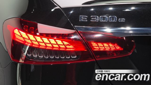 Mercedes-Benz E-Class E300e 4MATIC Exclusive