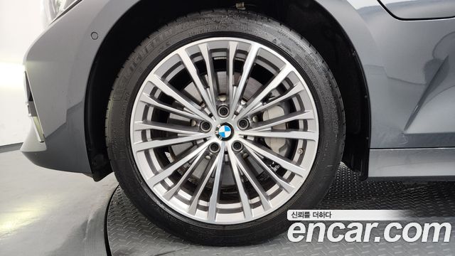 BMW 3-Series 330e Luxury