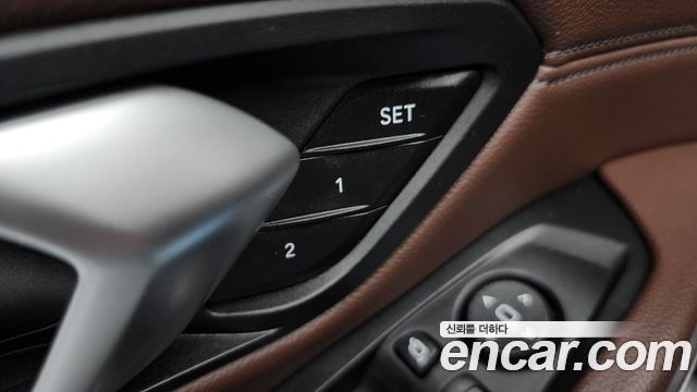 BMW 3-Series 330e Luxury