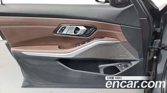 BMW 3-Series 330e Luxury