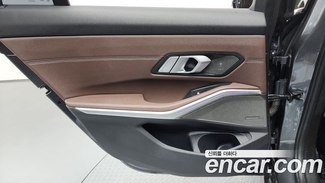 BMW 3-Series 330e Luxury