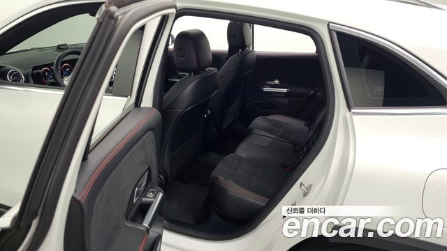 Mercedes-Benz GLA-Class GLA250 4MATIC