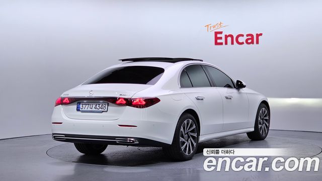 Mercedes-Benz E-Class E300 4MATIC Exclusive