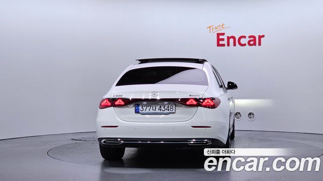 Mercedes-Benz E-Class E300 4MATIC Exclusive