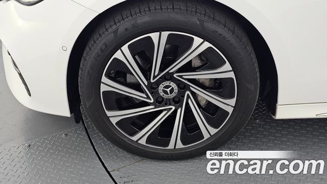 Mercedes-Benz E-Class E300 4MATIC Exclusive