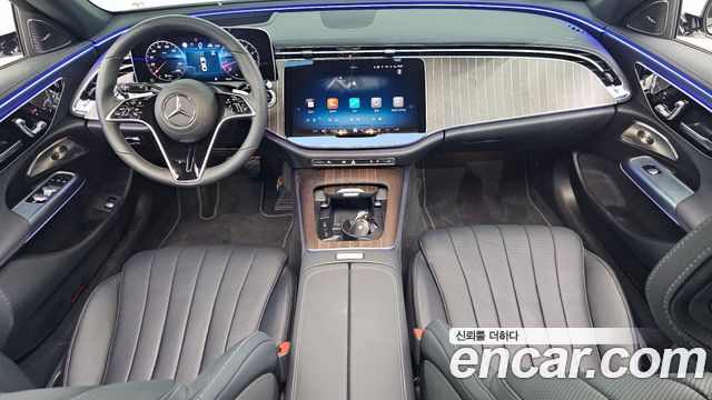 Mercedes-Benz E-Class E300 4MATIC Exclusive