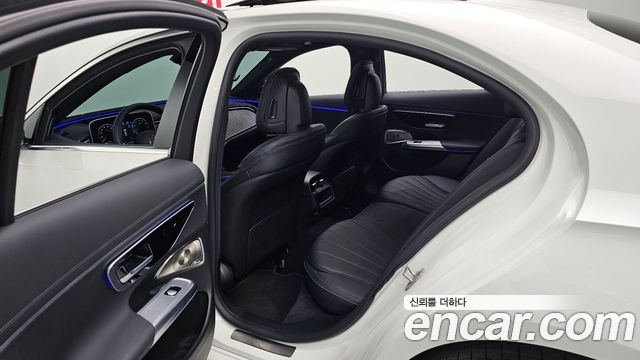 Mercedes-Benz E-Class E300 4MATIC Exclusive