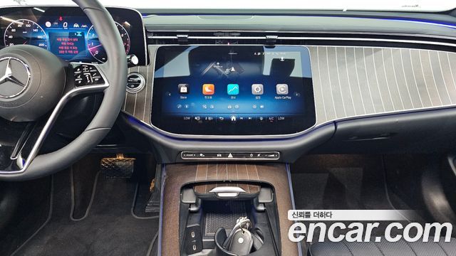 Mercedes-Benz E-Class E300 4MATIC Exclusive