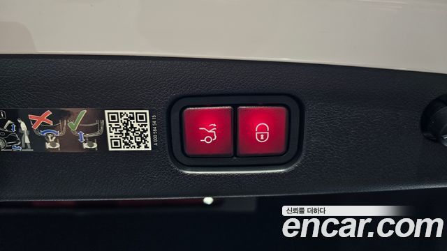 Mercedes-Benz E-Class E300 4MATIC Exclusive