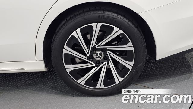 Mercedes-Benz E-Class E300 4MATIC Exclusive
