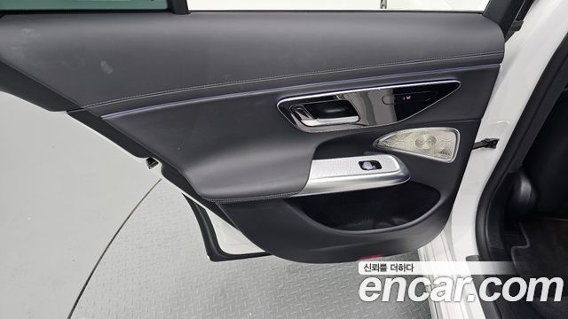 Mercedes-Benz E-Class E300 4MATIC Exclusive