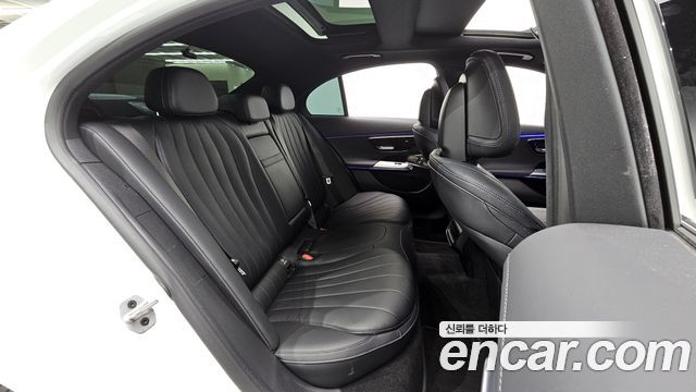 Mercedes-Benz E-Class E300 4MATIC Exclusive