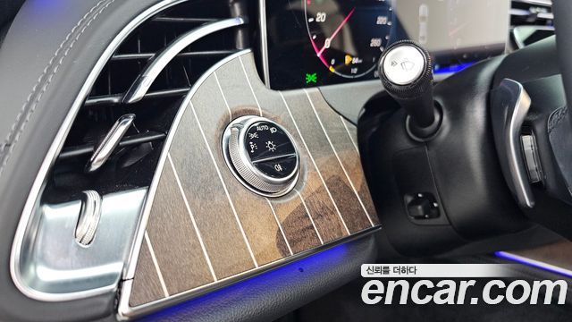Mercedes-Benz E-Class E300 4MATIC Exclusive