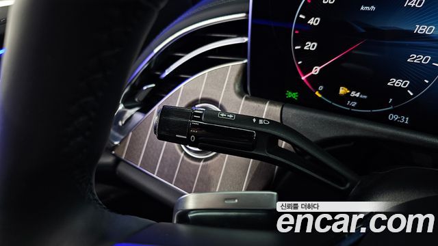 Mercedes-Benz E-Class E300 4MATIC Exclusive