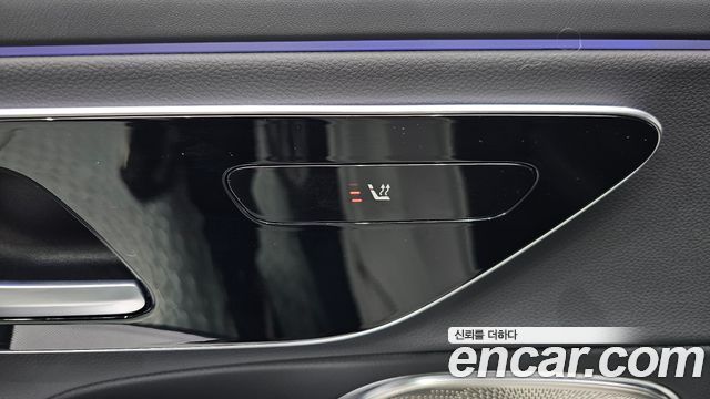 Mercedes-Benz E-Class E300 4MATIC Exclusive