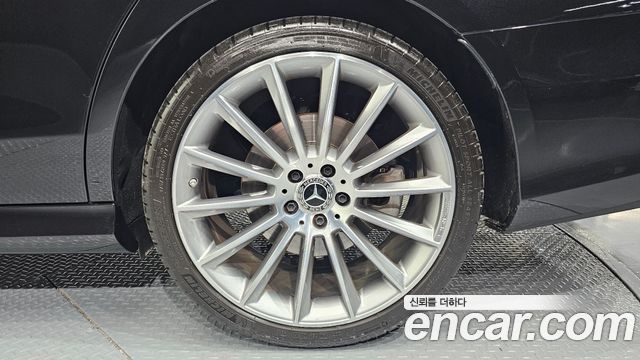 Mercedes-Benz E-Class E350 4MATIC AMG Line