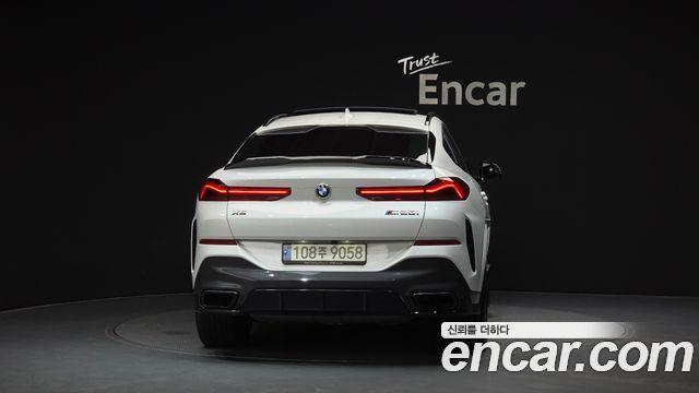 BMW X6 M50i