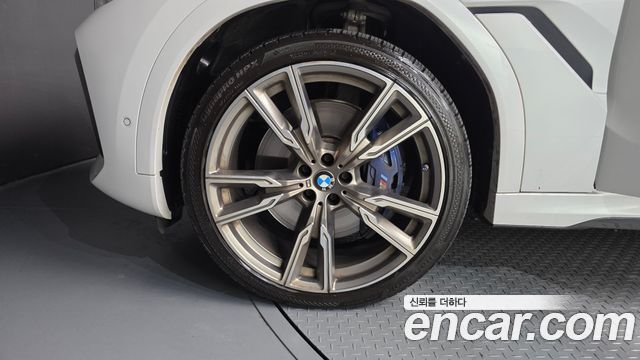 BMW X6 M50i